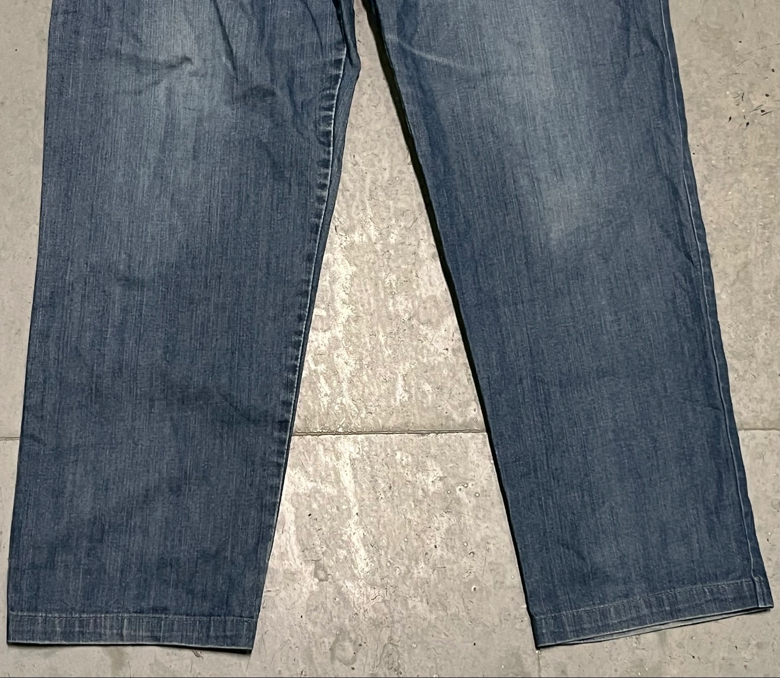 Calça jeans azul com letras de strass na parte de trás – photo 6